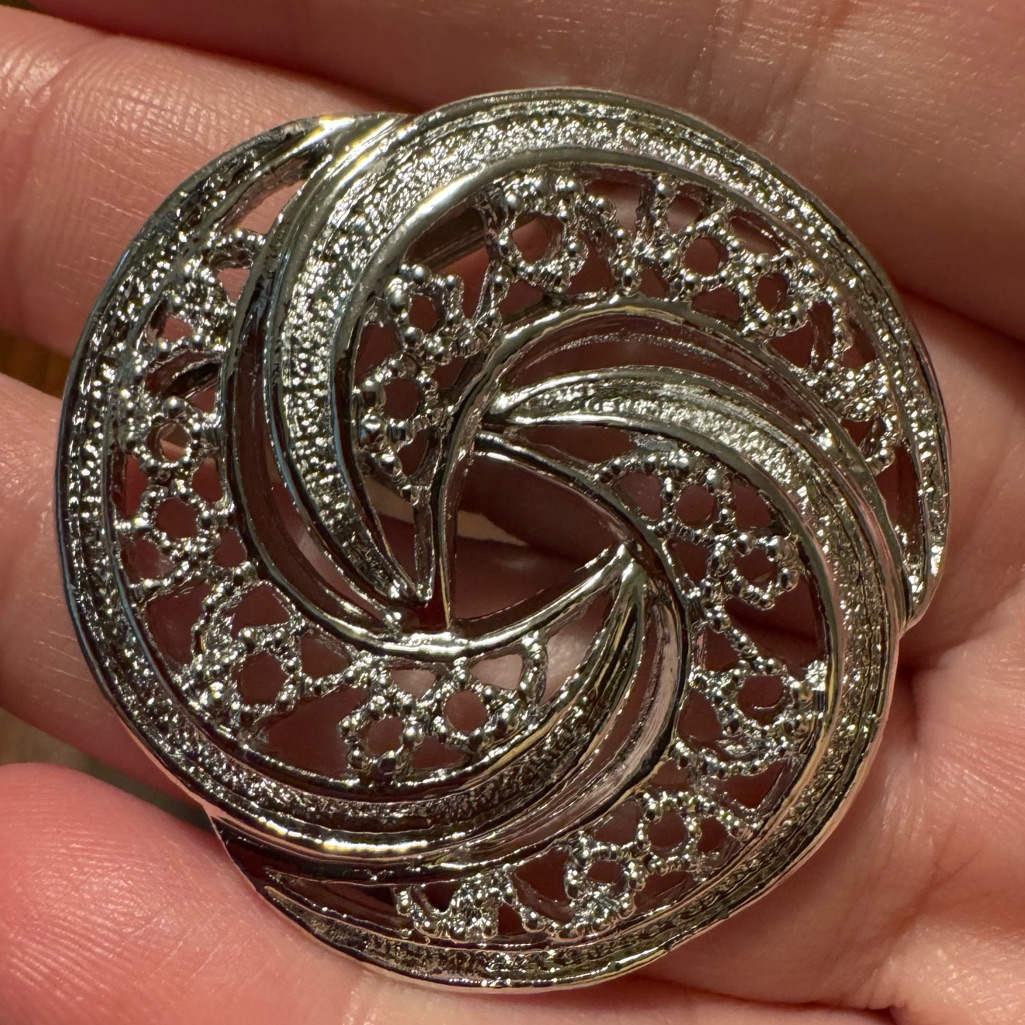 Gerry’s Vintage Triple Swirl Brooch. Silver Tone, Euc, 1 3/4”.